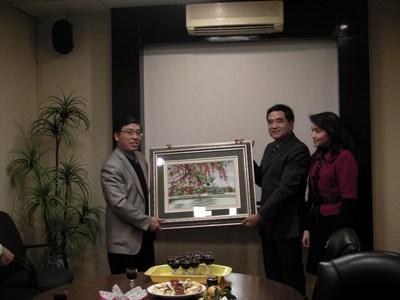 Công ty cổ phần thương mại AIC nhận bằng khen của Văn phòng Quốc hội